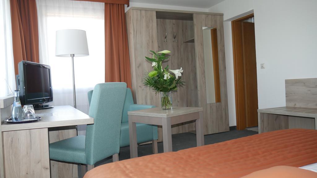 Komfort Hotel Ludwigsburg Bagian luar foto