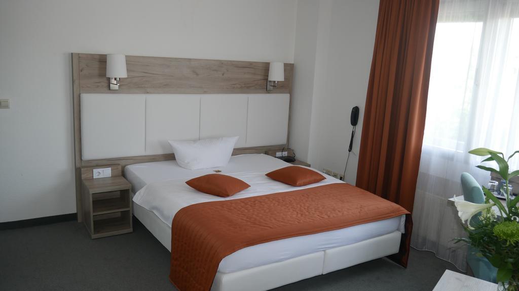 Komfort Hotel Ludwigsburg Bagian luar foto