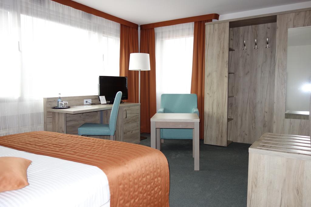 Komfort Hotel Ludwigsburg Bagian luar foto